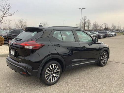 2021 Nissan Kicks SR