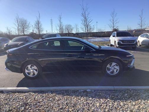 2025 Hyundai SONATA SE
