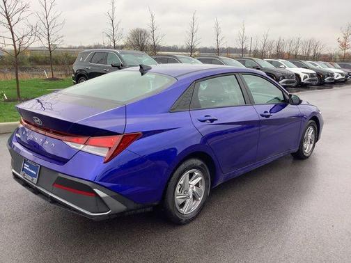 2025 Hyundai ELANTRA SE