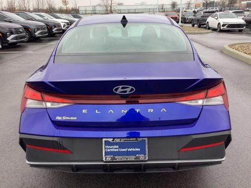 2025 Hyundai ELANTRA SE