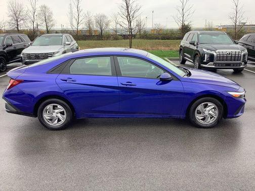2025 Hyundai ELANTRA SE