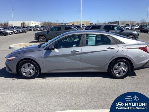 2025 Hyundai ELANTRA SE