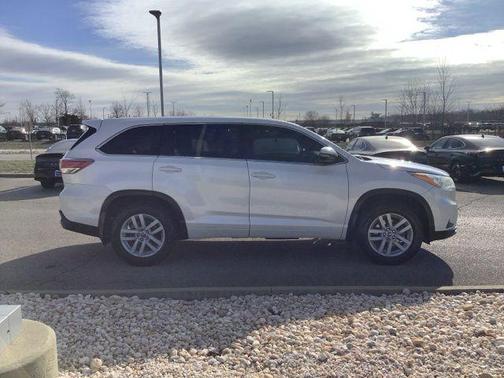2016 Toyota Highlander LE