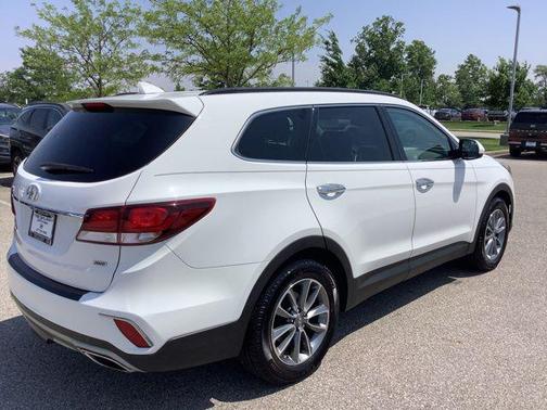 2017 Hyundai SANTA FE SE