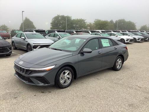 2025 Hyundai ELANTRA SE
