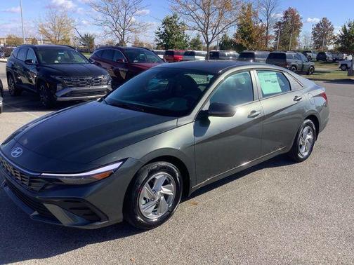 2026 Hyundai ELANTRA SE