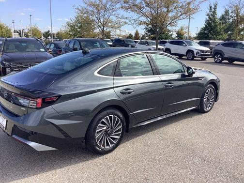 2026 Hyundai SONATA Hybrid SE