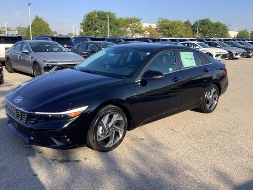 2025 Hyundai ELANTRA Limited