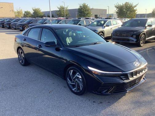 2025 Hyundai ELANTRA Limited