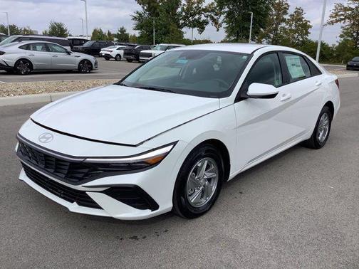 2025 Hyundai ELANTRA SE
