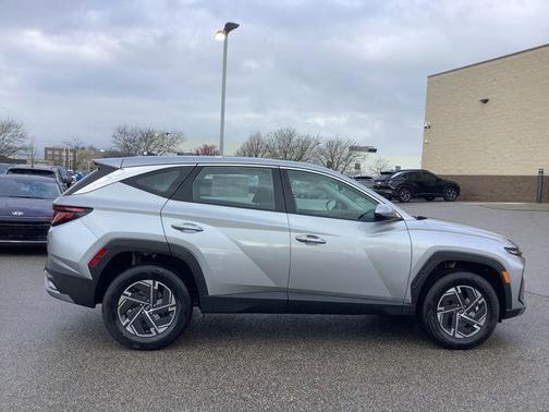 Shimmering Silver 2026 Hyundai TUCSON Hybrid Blue SE