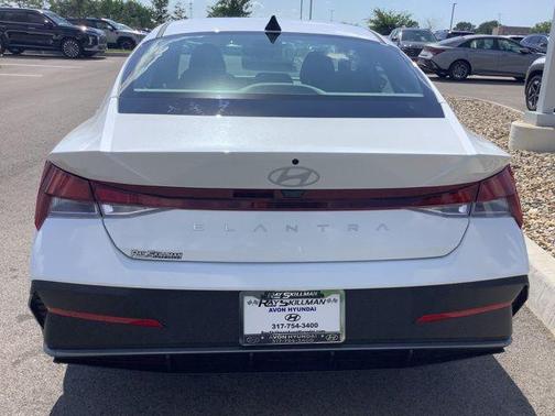 2025 Hyundai ELANTRA SE