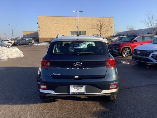 2026 Hyundai VENUE SEL w/Two-Tone Roof