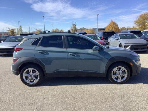 2022 Hyundai KONA SEL