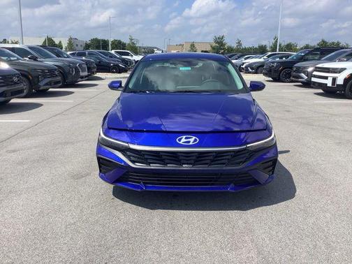 2025 Hyundai ELANTRA SE
