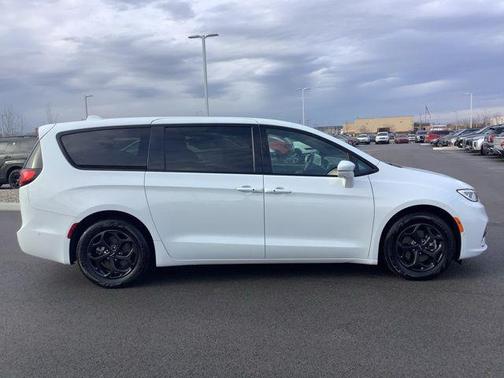 2022 Chrysler Pacifica Hybrid Limited