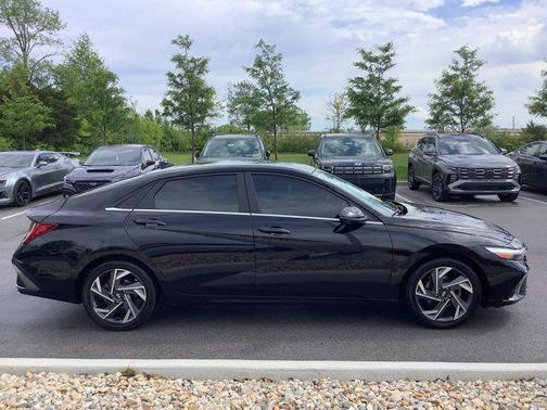 Abyss Black 2024 Hyundai ELANTRA Limited