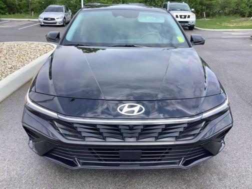 Abyss Black 2024 Hyundai ELANTRA Limited