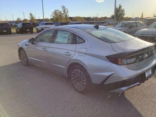 2026 Hyundai SONATA Hybrid Limited