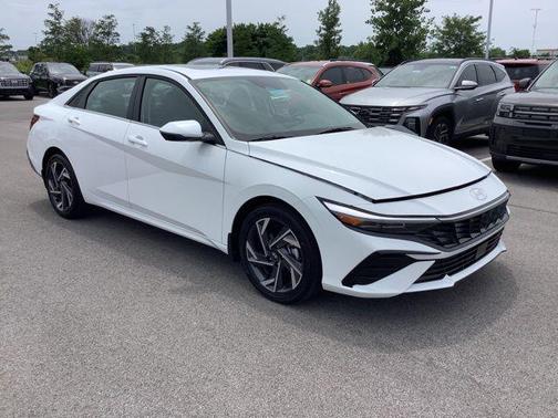2025 Hyundai ELANTRA Limited