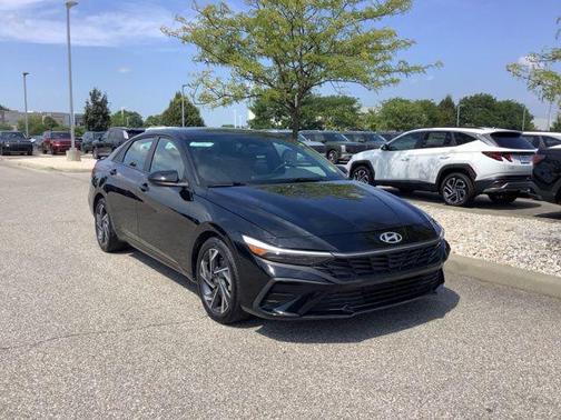 Abyss Black 2025 Hyundai ELANTRA Sport