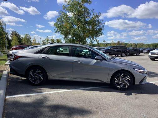 2025 Hyundai ELANTRA Limited