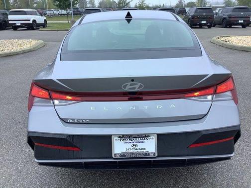 2025 Hyundai ELANTRA SE