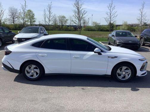 2025 Hyundai SONATA SE