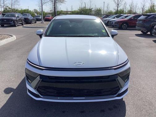 2025 Hyundai SONATA SE