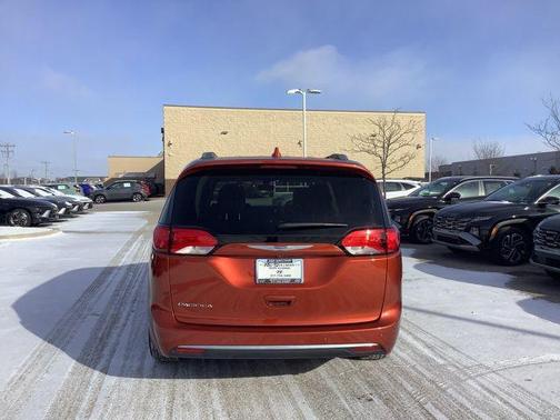 2018 Chrysler Pacifica Touring-L