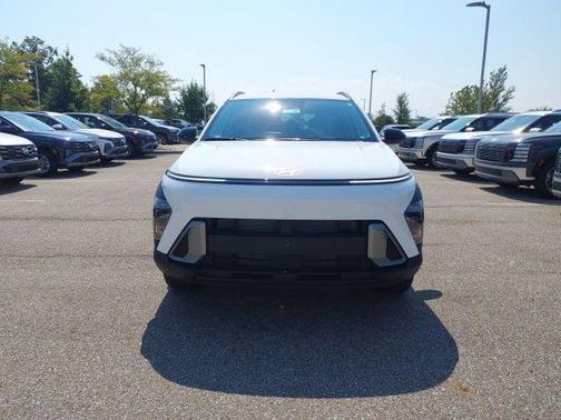 Atlas White 2027 Hyundai KONA SEL Sport