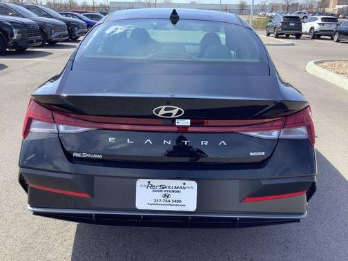 2025 Hyundai ELANTRA Limited