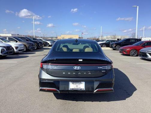 2025 Hyundai SONATA Hybrid Limited