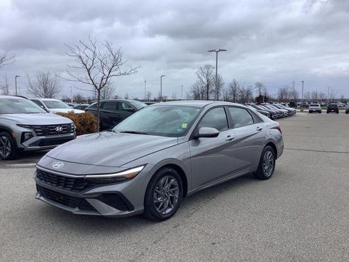 2024 Hyundai ELANTRA SEL