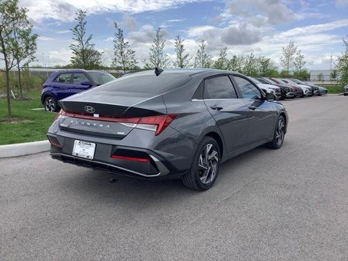 2025 Hyundai ELANTRA Limited