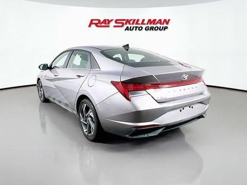 2025 Hyundai ELANTRA SEL