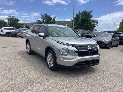 Alloy Silver Metallic 2022 Mitsubishi Outlander ES