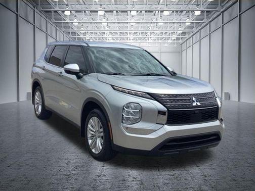 Alloy Silver Metallic 2022 Mitsubishi Outlander ES