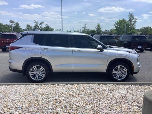 Alloy Silver Metallic 2022 Mitsubishi Outlander ES