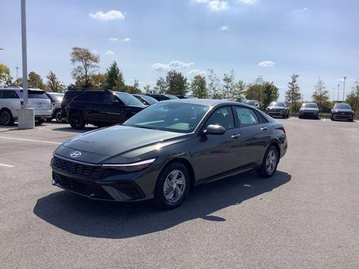 2025 Hyundai ELANTRA SE