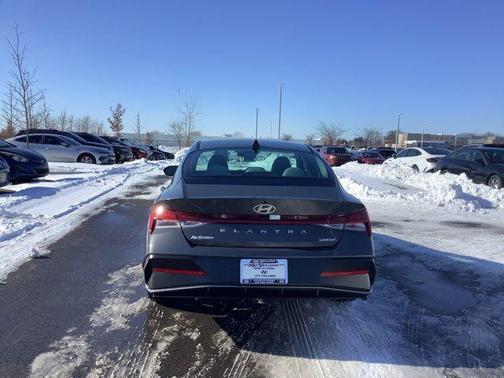 2025 Hyundai ELANTRA Limited