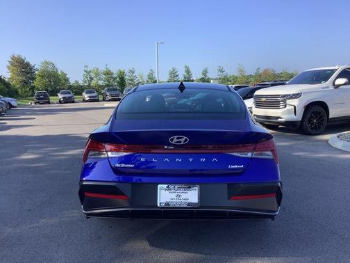 2025 Hyundai ELANTRA Limited