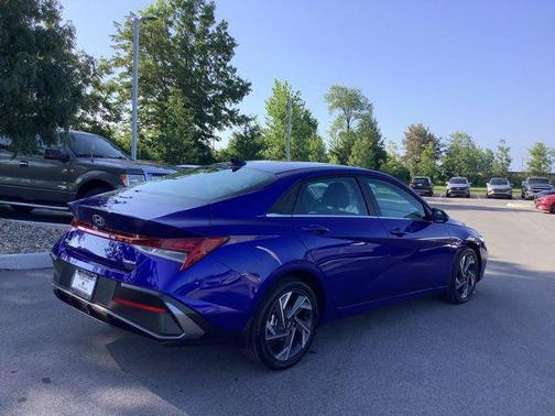 2025 Hyundai ELANTRA Limited
