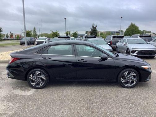 2025 Hyundai ELANTRA Limited