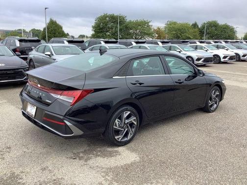 2025 Hyundai ELANTRA Limited