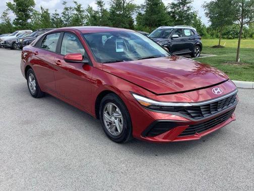 2025 Hyundai ELANTRA SE