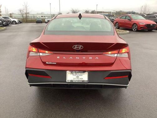 2025 Hyundai ELANTRA SE