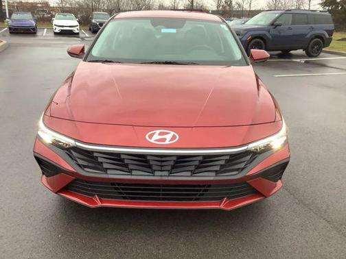 2025 Hyundai ELANTRA SE