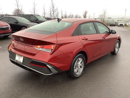 2025 Hyundai ELANTRA SE
