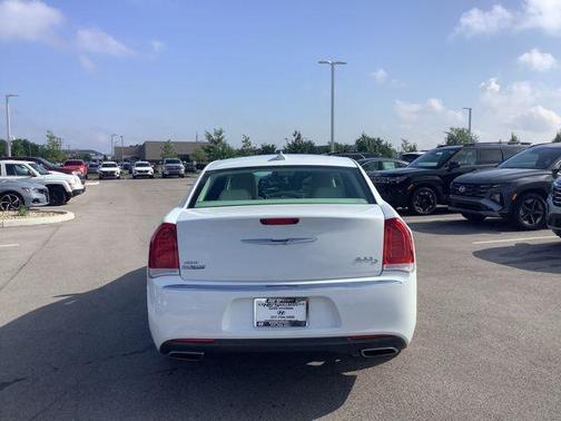 2016 Chrysler 300 S